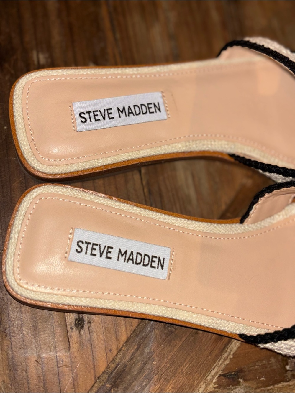 LIKE NEW Steve Madden Hadyn Cream and Black Woven Slide Sandals Size 7.5 - Picture 10 of 10